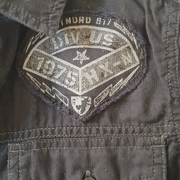 Boys Helix Instinct Is A Virtue Black Collar Shirt Size XL - Picture 2 of 10